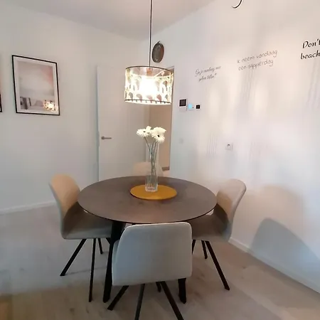 Bartine - Modern And Spacious Flat Near The Sea, Free Parking Space Apartment